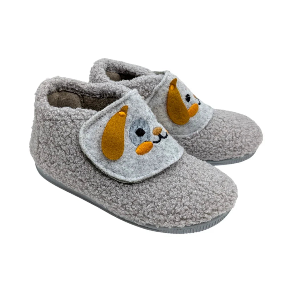 Zapatillas de casa infantiles de borreguito gris con diseño de perrito y velcro