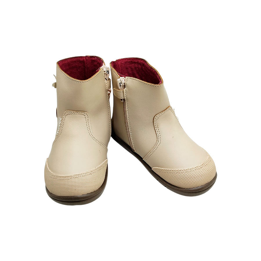 Botita niña respetuosa en beig de Titanitos