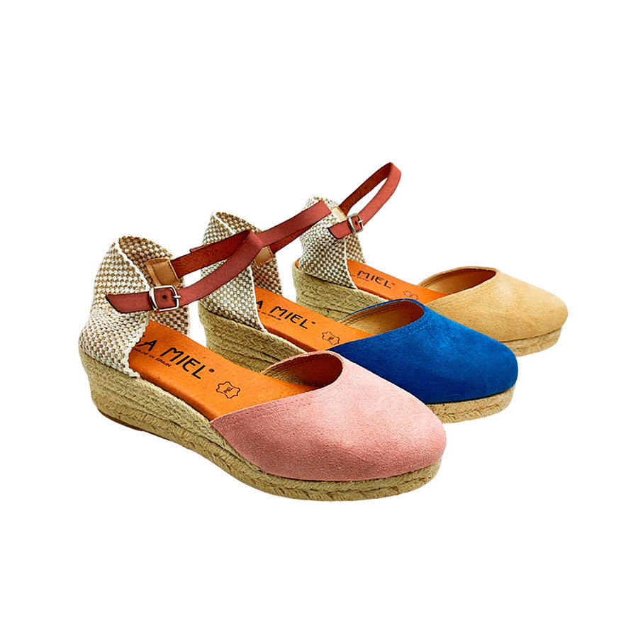 Alpargata cuña con hebilla Issa Miel 828