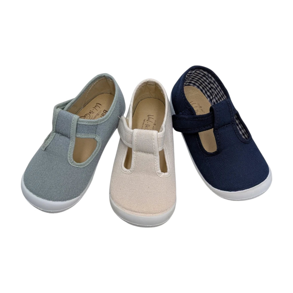 Sandalia de lona cerrada barefoot de Vul-Peques en tres colores para niño: verde, crudo y azul marino