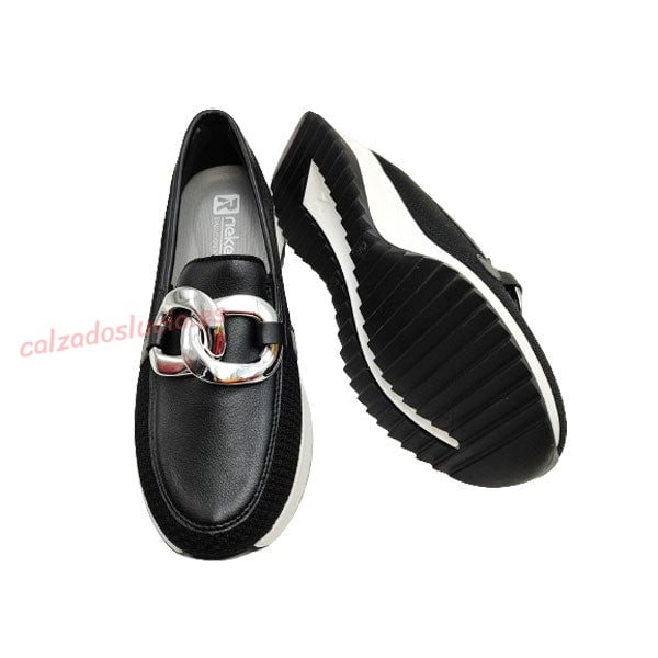 Mocasín de verano para mujer con adorno metálico