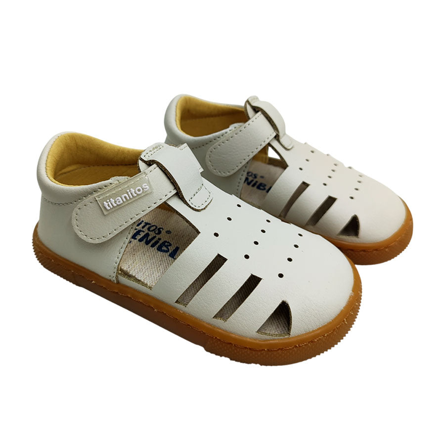 Sandalia horma ancha Titanitos