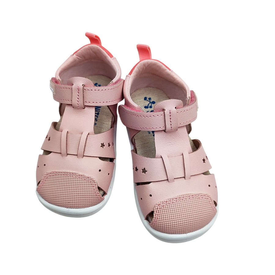 Sandalia de velcro y puntera de Titanitos niña
