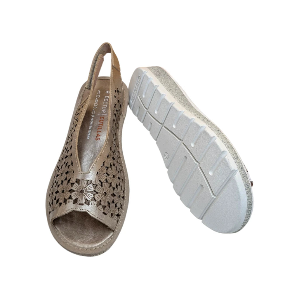 Suela flexible de cuña baja ligera de Doctor Cutillas.