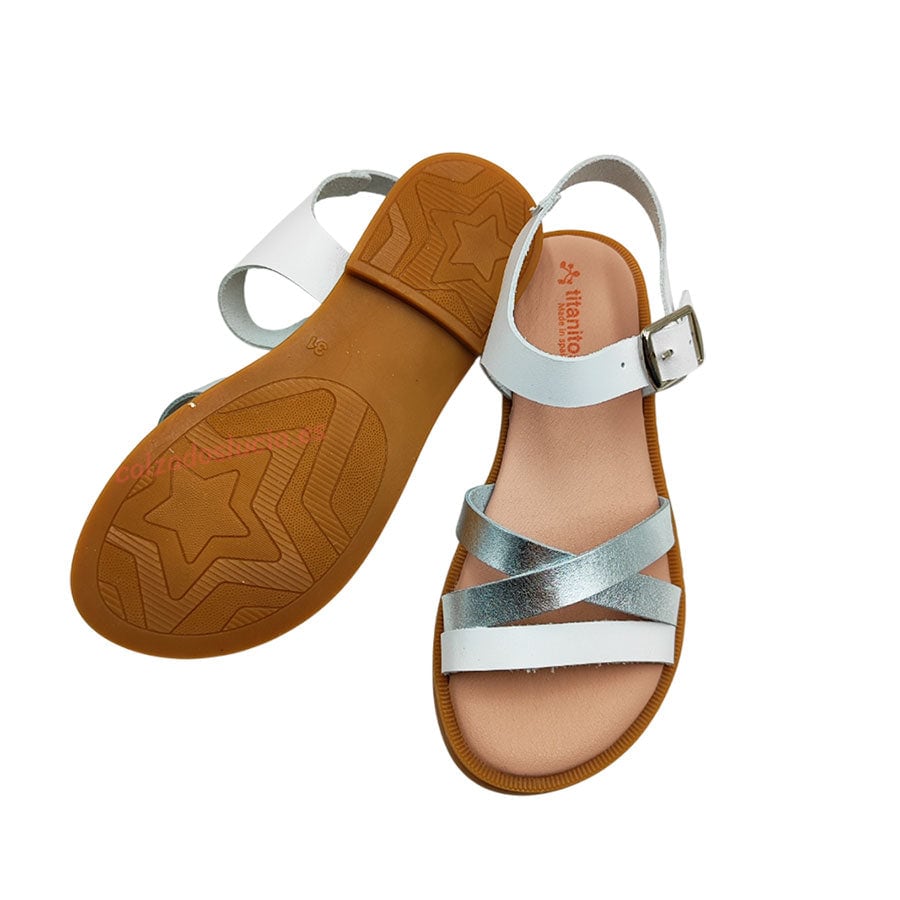 Sandalia modelo Marta de Titanitos