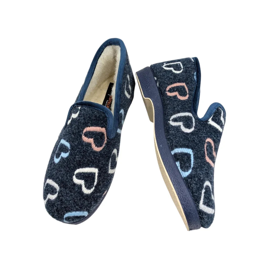 Zapatilla cerrada Doctor Cutillas para mujer con suela de esponja antideslizante.