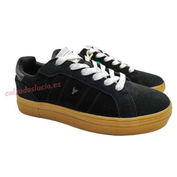 Eleva tu estilo con los Yumas Kiss.