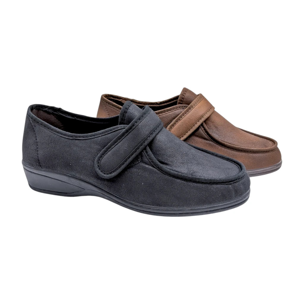 Tira adherente de velcro sobre empeine en la zapatilla de confort Doctor Cutillas 788A.