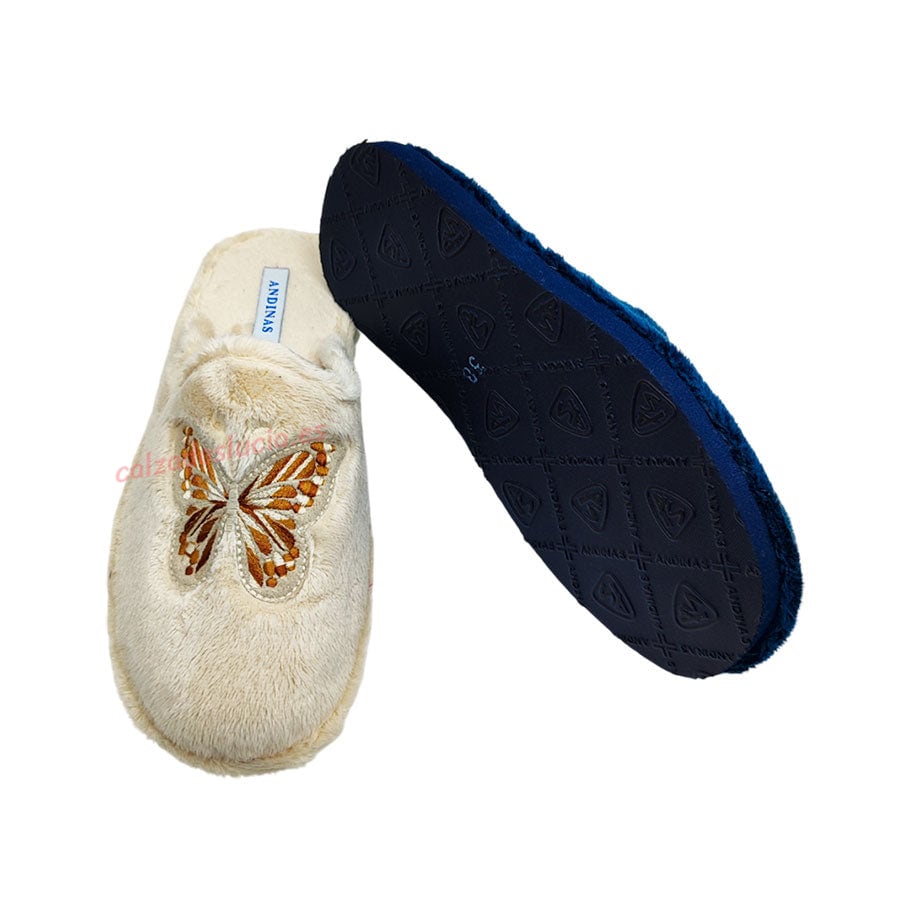 Zapatilla de casa aterciopelada con mariposa de Andinas