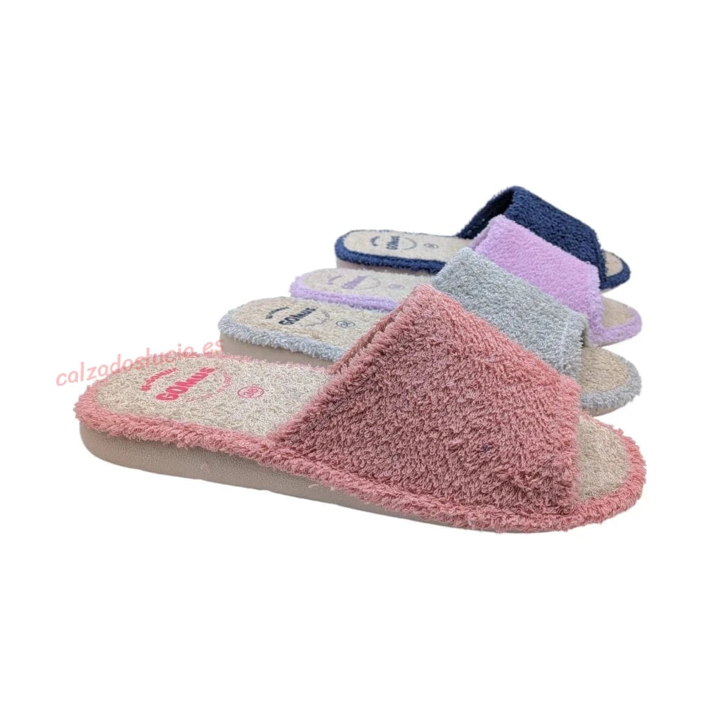 Zapatilla de rizo en color rosa palo, diseño ergonómico y fresco para mujer, perfecta para el verano.