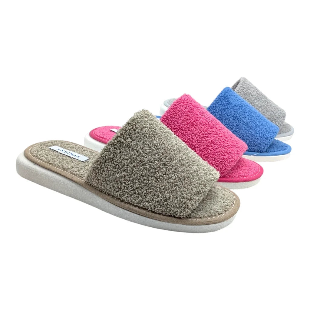 Primer plano de la zapatilla de casa de verano Andinas en color arena, fucsia, jeans y gris, modelo 550.