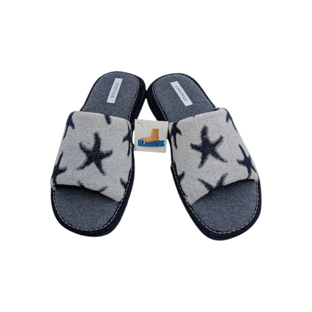 Tejido de rizo fresco y suela antideslizante.