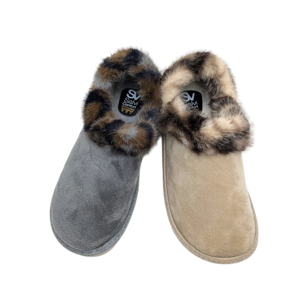 Zapatilla de casa ribete de pelos estampado de animal print