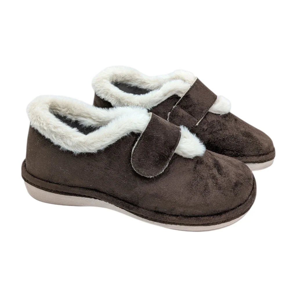 Zapatillas de casa cerradas Salvi Nuuk en color marrón con velcro y peluche blanco