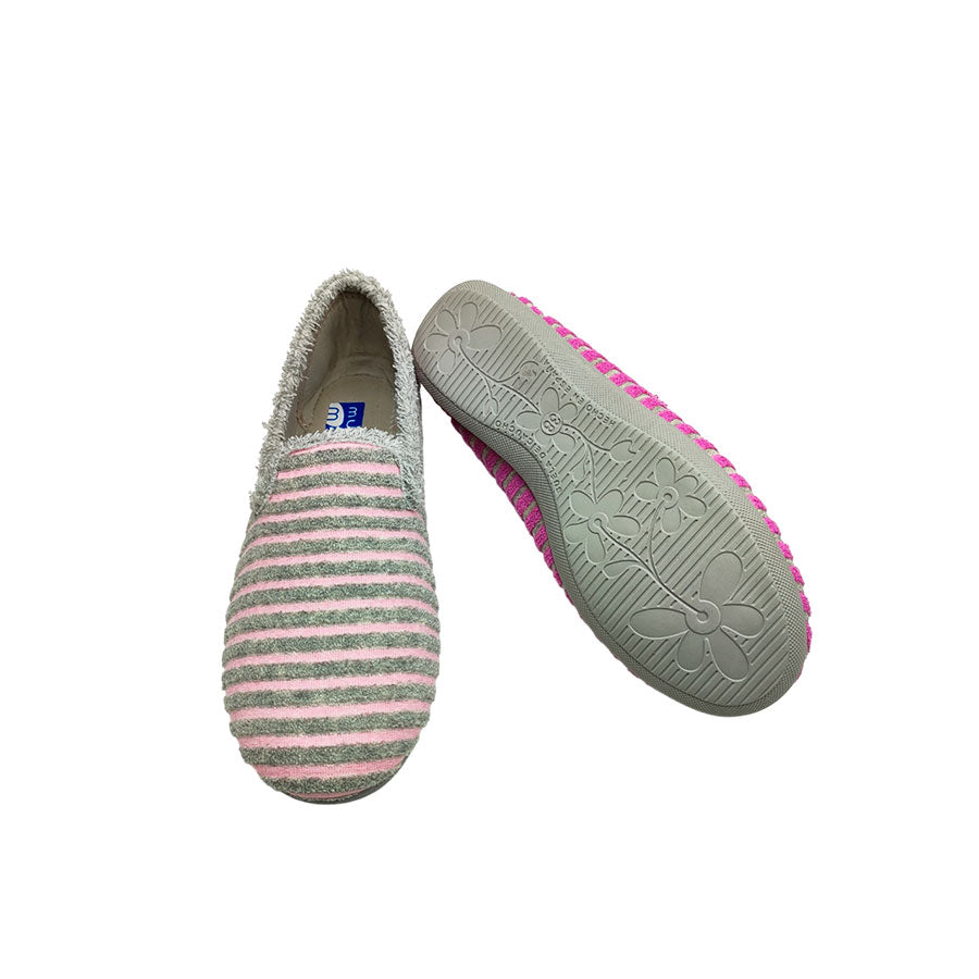 Zapatilla de casa en rizo ruso cerrada