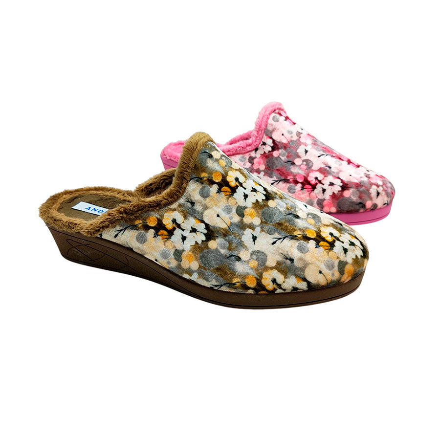 Zapatilla satinada beig con cuña de Andinas