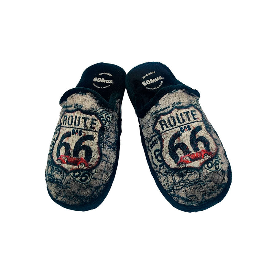 Zapatilla casa de pelos con estampación negra