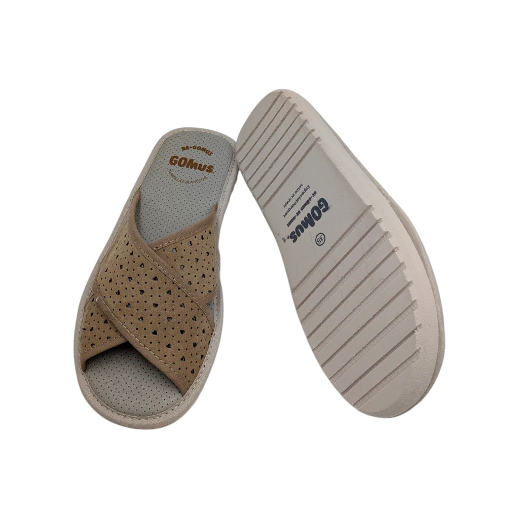 Vista de la suela ligera y flexible de las zapatillas de estar por casa Gomus.