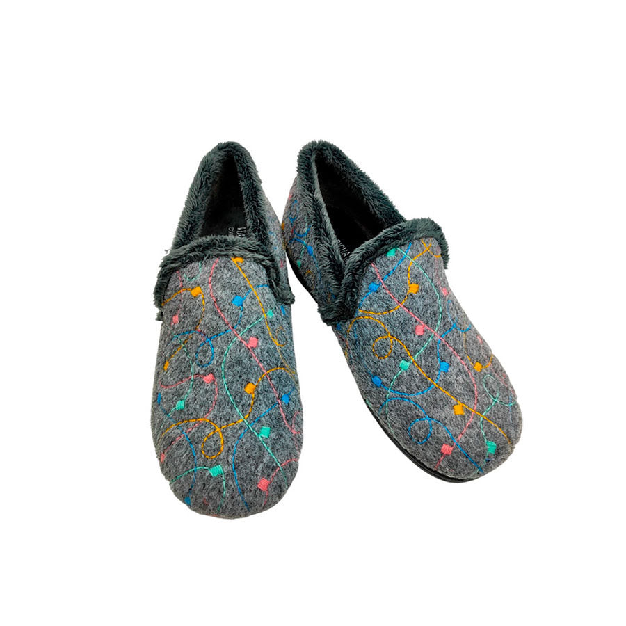 Pantufla de cuña para señora mayor