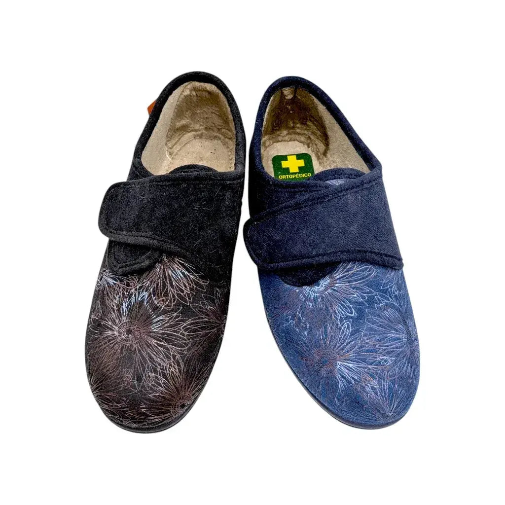 Vista de arriba de la zapatilla con tira de velcro de Doctor Cutillas para señora