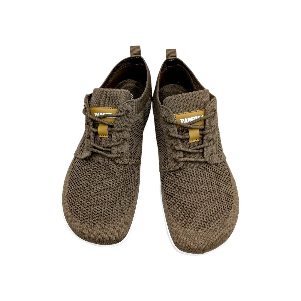 Zapatillas minimalistas en malla transpirable.