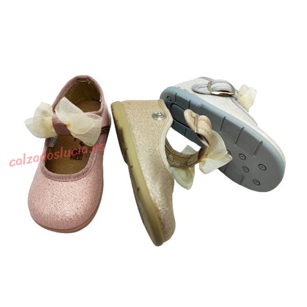 Zapatito de verano en rosa, plata y platino para el verano