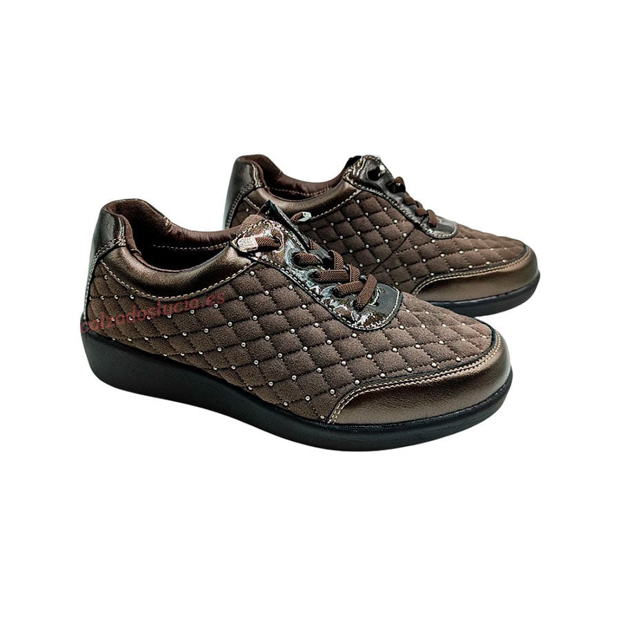 Zapato ancho especial con adorno de tachuelas Doctor Cutillas