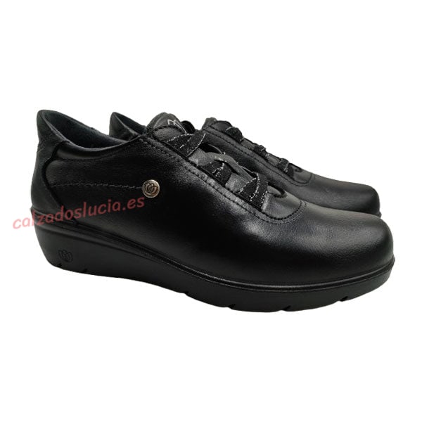 Zapato negro de Laura Azaña para señora