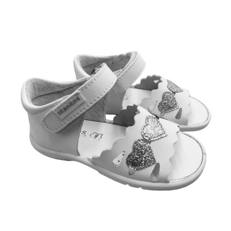 Sandalia blanca talón cerrado de Titanitos