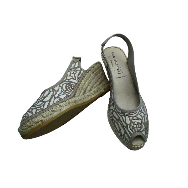 Alpargata de cuña alta y salón de Ramoncinas