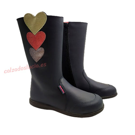 Bota alta de cremallera con corazones