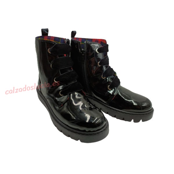 Botines de charol negro niña Titanitos