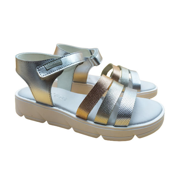 Sandalia tiras de plata de Titanitos niña