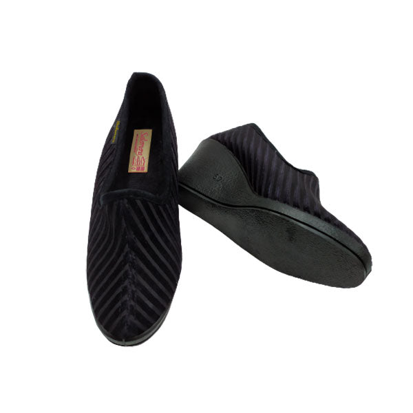 Zapatilla negra Salemera con cuña alta
