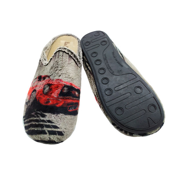 Agradable zapatilla de casa destalonada con estampación de coche