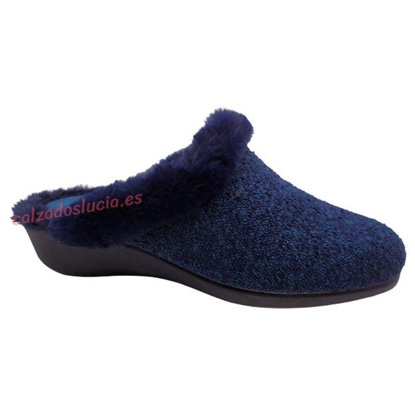 Elegante zapatilla de casa en azul marino