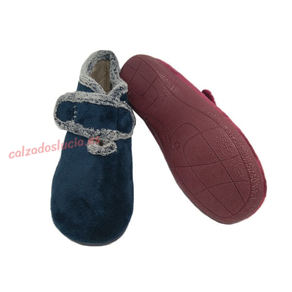 Zapatilla de velcro en forma de botín para casa