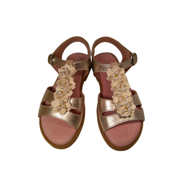 Sandalia con adornos de perlas Titanitos