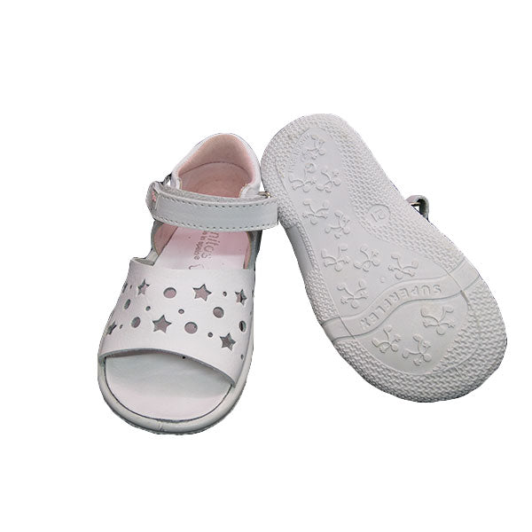 Sandalia adornada con picados Titanitos