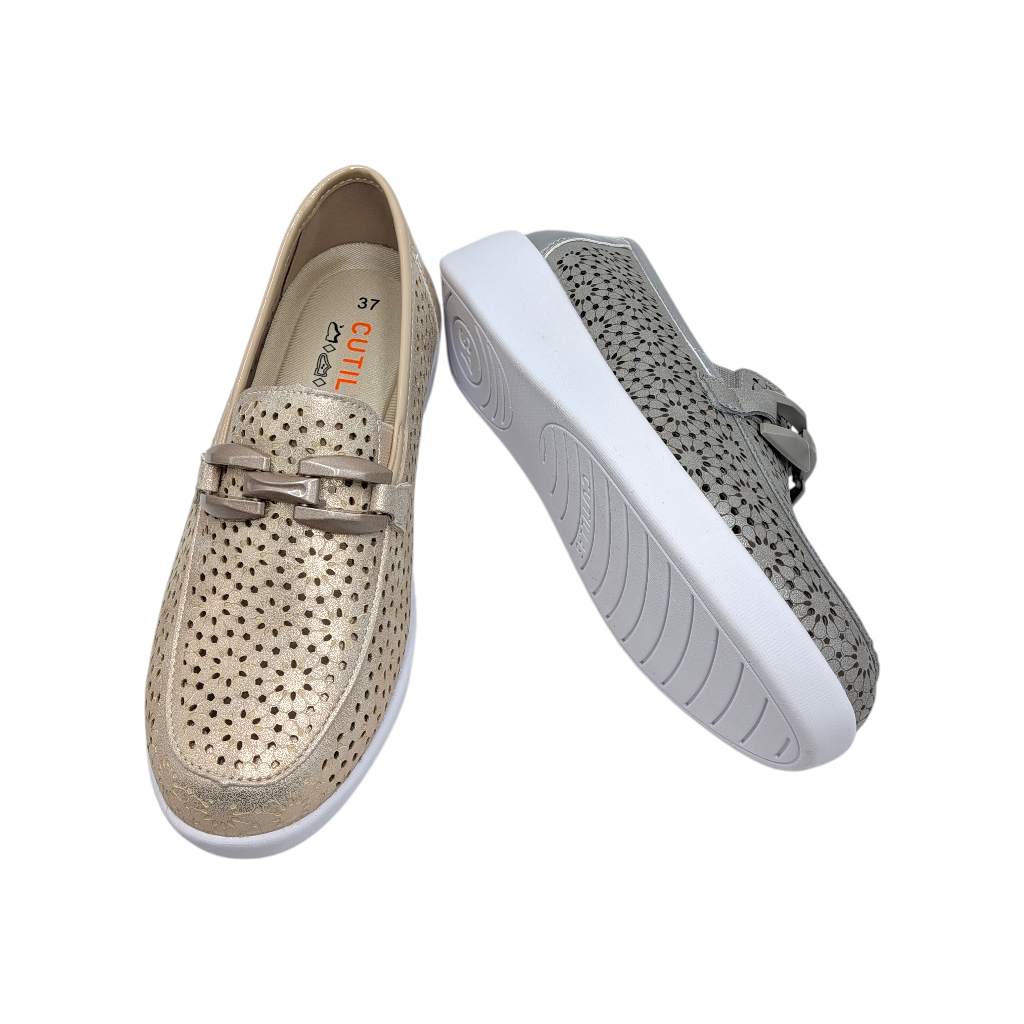 Suela blanca ligera y flexible de zapato Doctor Cutillas para mujer.
