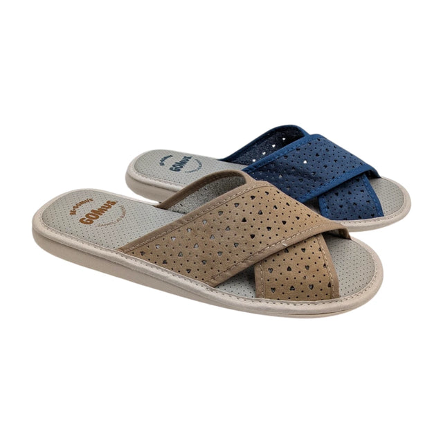 Par de zapatillas de casa Gomus en color taupe y azul marino con diseño de tiras cruzadas.