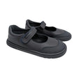 Vista lateral del zapato colegial respetuoso Titanitos Selene azul marino tipo mercedita con cierre de velcro.