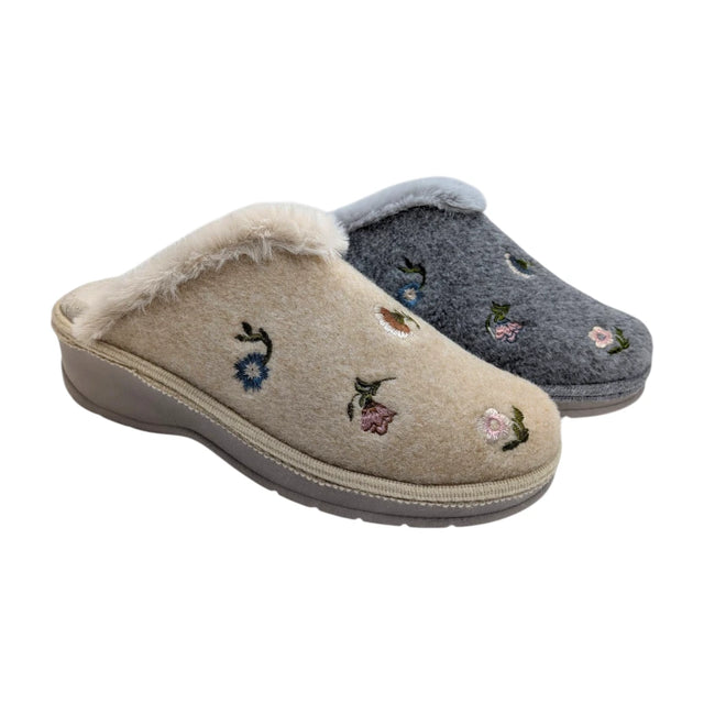 Zapatillas de casa de fieltro Salvi Calzados 55L028 en color beige y gris con bordados florales.