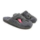 Pantuflas de estar por casa gris de pelo suave con bordado de carita de gato destalonadas.