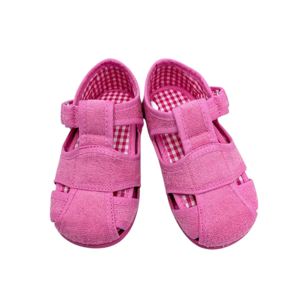 Frente de sandalia de andar por casa para niña marca Vulca-Bicha