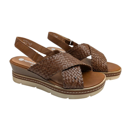 Sandalia Remonte de cuña alta en color cuero con tiras cruzadas trenzadas - Vista lateral.