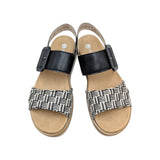 Primer planto de la sandalia Remonte con velcro.