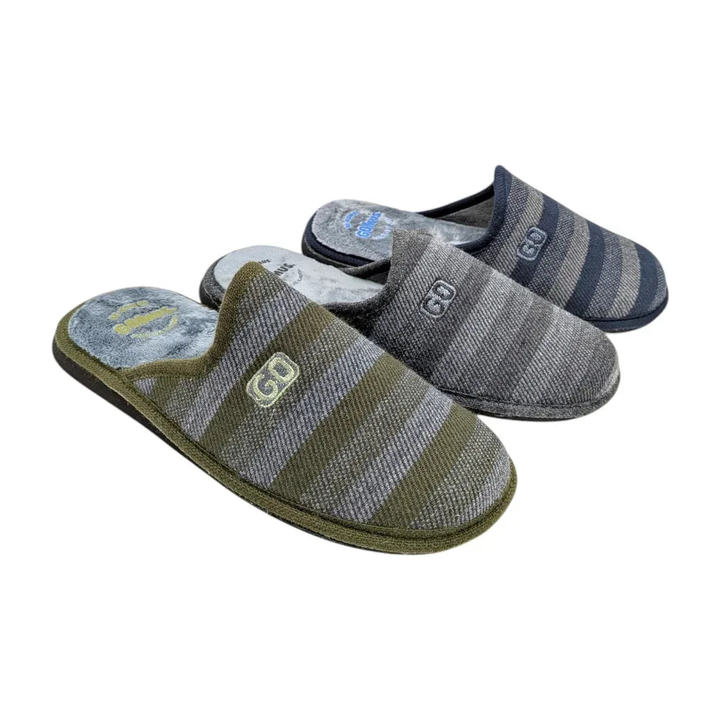 Detalle de la plantilla mullida de pelo suave gris de la marca Gomus para zapatillas de estar por casa de hombre