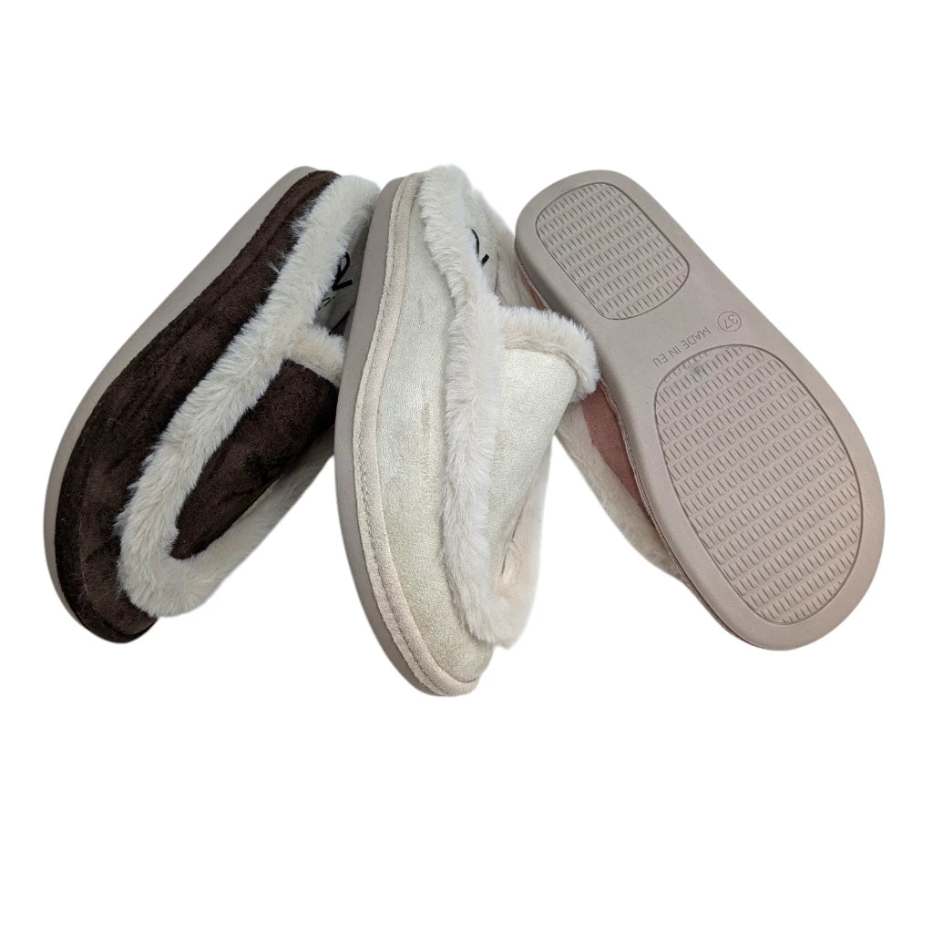 Suela antideslizante y flexible de la zapatilla de casa destalonada de mujer Salvi.