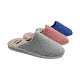 Zapatilla casa Gomus en rizo talón descubierto y puntera cerrada, primer plano el color gris claro.